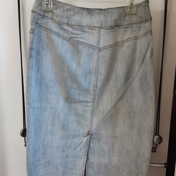 Acid wash Jean skirt - Picture 2 of 4